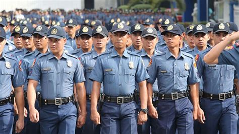 Mga pulis.